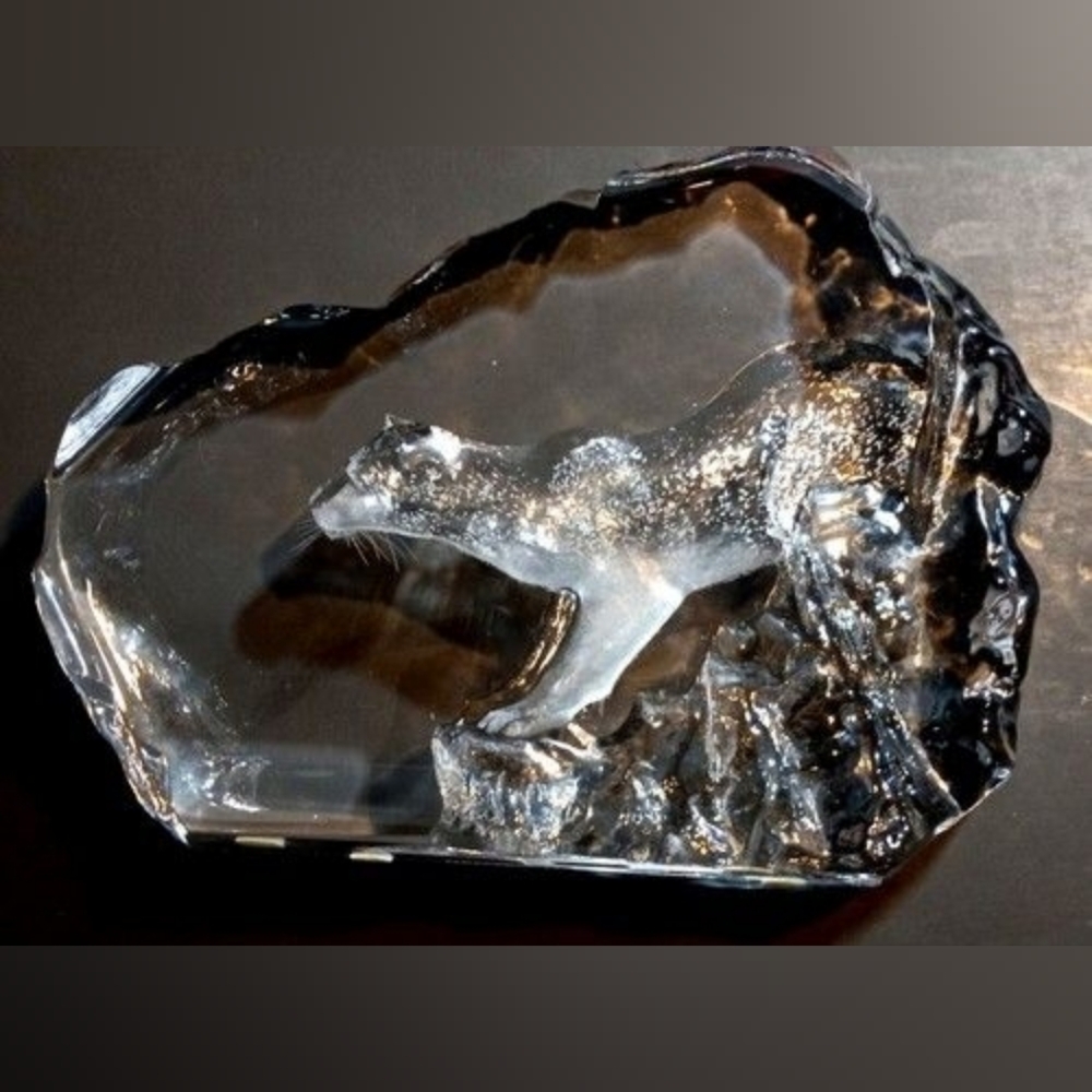 Royal Krona Sweden signed by Mats Jonasso 9" lead crystal lion cougar sculpture. - Picture 3 of 6
